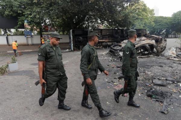 Sri Lanka Serahkan Kekuatan Darurat Kepada Polisi dan Militer Usai Bentrokan
