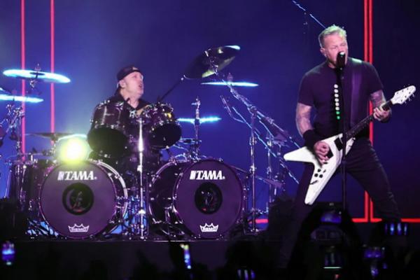 Diiringi Lagu Enter Sandman, Perempuan Brasil Melahirkan Bayi Laki-laki di Tengah Konser Metallica
