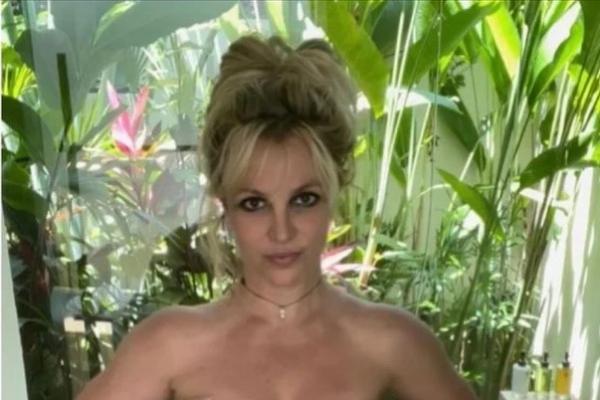 Britney Spears Unggah Foto Telanjang, Penggemar Bandingkan dengan Kim Kardashian