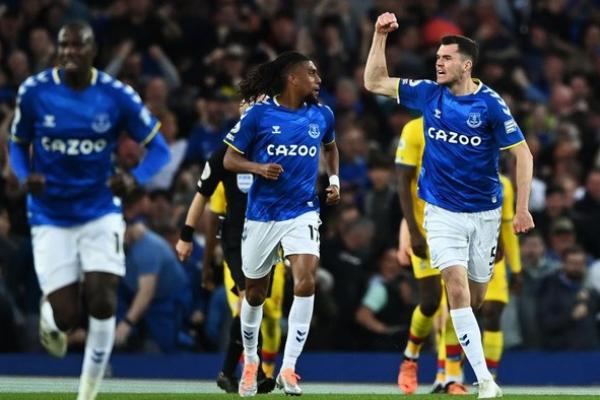 Everton Selamat dari Degradasi Lewat Pertandingan yang Mendebarkan