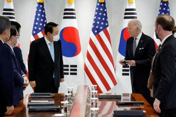 Biden dan Yoon Bersumpah Cegah Senjata Korea Utara Tapi Tawarkan Bantuan Covid
