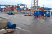 Banjir Menyerang, Pelabuhan Tanjung Emas Semarang Setop Operasi