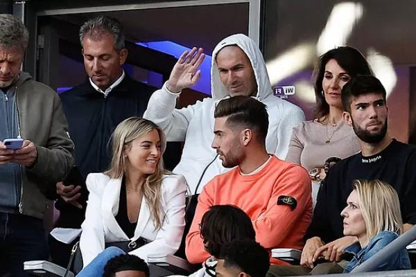 Hadir di Bangku VIP, Zinedine Zidane Jadi Tamu Kehormatan Real Madrid