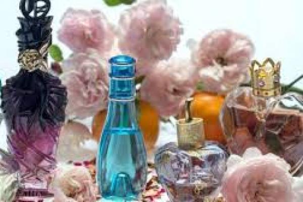 Boleh atau Tidak Menggunakan Parfum? Ini Penjelasannya