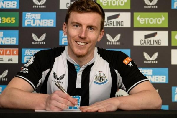 Newcastle United segera permanenkan Matt Targett