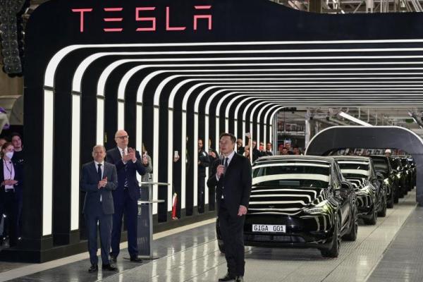 Tesla akan Naikkan Harga Mobil Saat Inflasi Amerika Tinggi