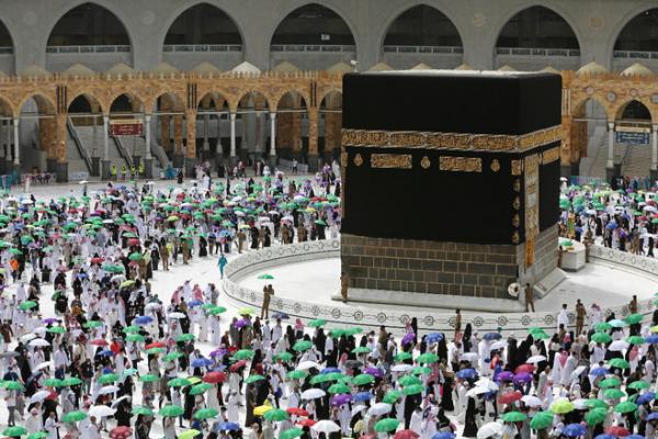 Arab Saudi Umumkan Pemegang Visa Turis Bisa Umroh