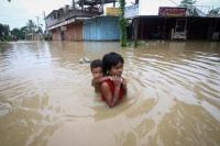 Banjir Terparah dalam 122 Tahun, Militer Bangladesh Diterjunkan Bantu Korban