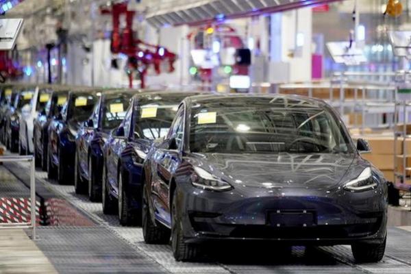 Tesla Dikabarkan Menahan Angka Produksi di Pabrik Shanghai China
