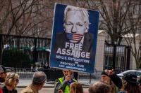 Jurnalis Tuntut Pembebasan Assange dari Penjara Inggris