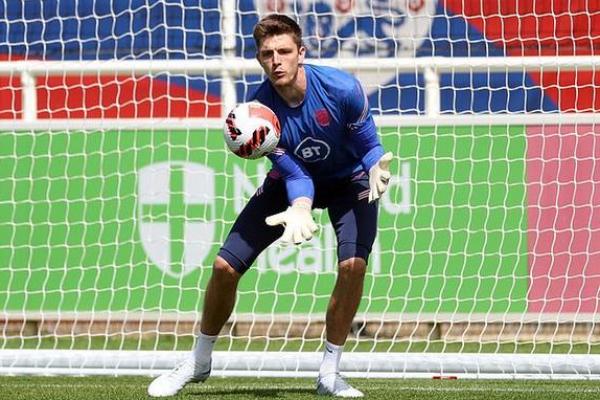 Newcastle Gaet Kiper Nick Pope dari Burnley
