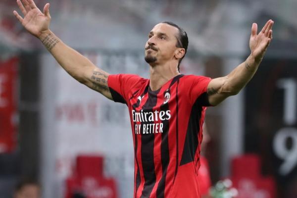 AC Milan Pertahankan Zlatan Ibrahimovic untuk Kompetisi Mendatang