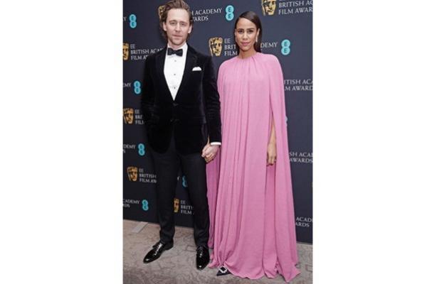 Tom Hiddleston dan Zawe Ashton Nantikan Kelahiran Anak Pertama