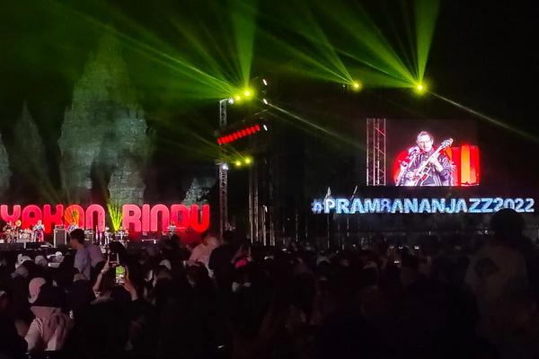 Deddy Dhukun dan Mus Mudjiono Bangkitkan Nostalgia Penonton Prambanan Jazz Festival 2022