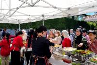 Pasar Kuliner Indonesia Diserbu Warga Portugal