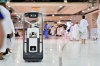 Bagian Pengendalian Pandemi, 11 Robot Bersihkan Masjidil Haram