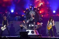 Guns N Roses Batalkan Konser di Glasgow, Axl Rose Sakit?
