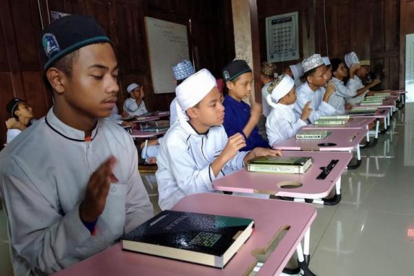 Pesantren Ini Bantu Anak Tuna Rungu Baca Alquran dalam Bahasa Isyarat