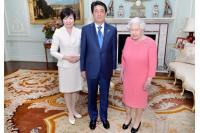 Ratu Elizabeth Kirim Belasungkawa Wafatnya Mantan PM Jepang Shinzo Abe