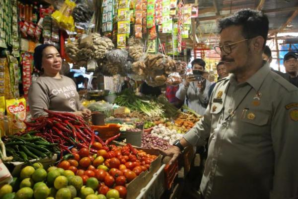 Sidak ke Pasar Pabaeng-baeng, Mentan SYL Cek Kesediaan dan Harga Pangan Pasca Idul Adha