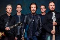 Eddie Vedder Cidera Tenggorokan Konser Pearl Jam di Wina Ditunda 