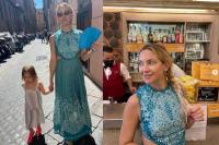 Gaya Simpel Kate Hudson Liburan di Italia Kenakan Cut Out Dress Paisley