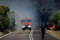 Gelombang Panas Eropa Bergerak ke Timur, Perumahan Pesisir Yunani Terbakar
