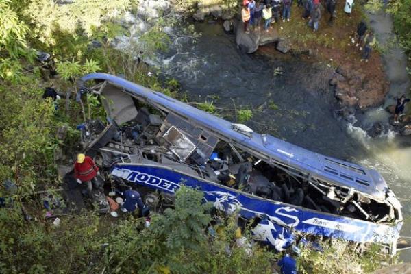 Bus Terjun ke Sungai Kenya, 34 Orang Tewas