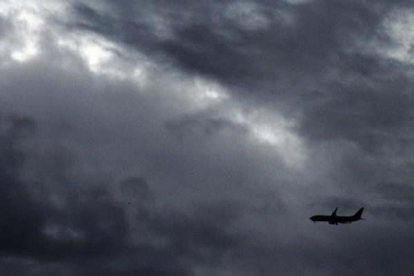 Cuaca Buruk Penerbangan ke Ambon Dialihkan, Termasuk Pesawat Carter Bamsoet 