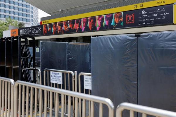 Layar Video Raksasa Rubuh saat Konser Boyband Mirror di Hong Kong