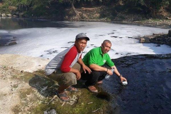 Cari Penyebab Muncul Busa dan Bau, DLH Periksa Sungai Cileungsi