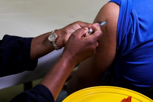 Afrika Selatan Laporkan Kematian Pertama Terkait Vaksin COVID J&J