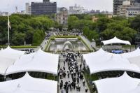 Peringatan 77 Tahun Bom Hiroshima, Warga Berdoa untuk Perdamaian