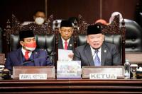 Ketua DPD RI LaNyalla Mattalitti memimpin sidang paripurna pembukaan sidang Tahun 2022-2023 di Jakarta, Selasa (16/8/2022). Foto: dpdri