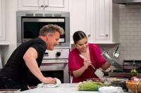 Gordon Ramsay Kritik Cara Selena Gomez Memanggang Steak di Dapur