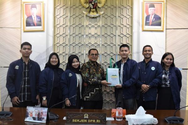 Para Alumni Respon Positif Program Parlemen Remaja Setjen DPR