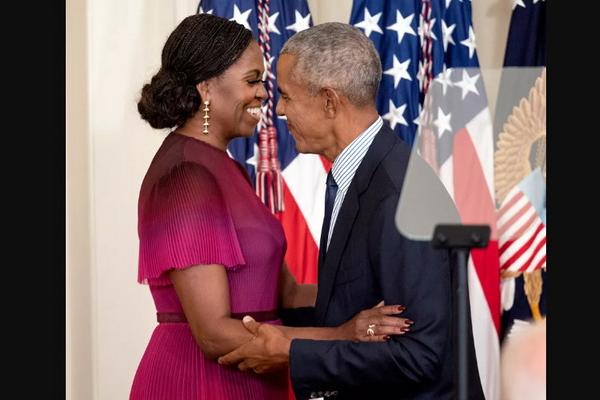 Rayakan Pembukaan Potret Gedung Putih, Gaya Rambut Kepang Michelle Obama Dipuji