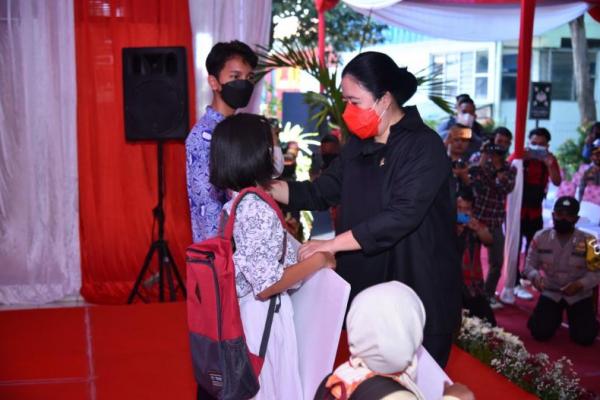 Ketua DPR Serahkan Bantuan Program Indonesia Pintar di Semarang