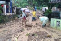 Dua Kecamatan di Lebak Diterjang Banjir dan Longsor