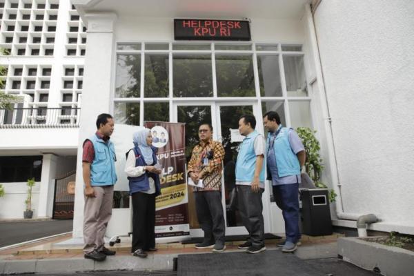 Pengurus DPP Partai Gelora di gedung Help Desk KPU. Foto: gelora/katakini.com 