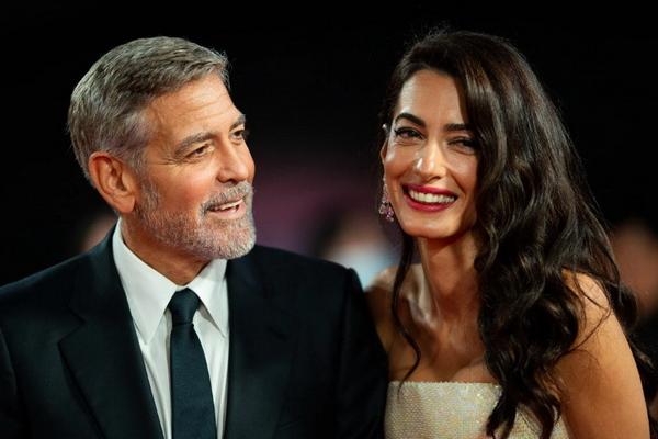 George Clooney Bangga Anak Kembarnya yang Berusia 5 Tahun Fasih Tiga Bahasa. (FOTO: GETTY IMAGES) 