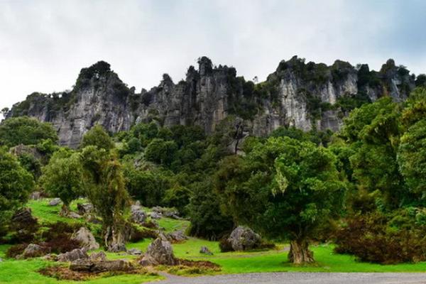 Denize Bluffs, <a href=