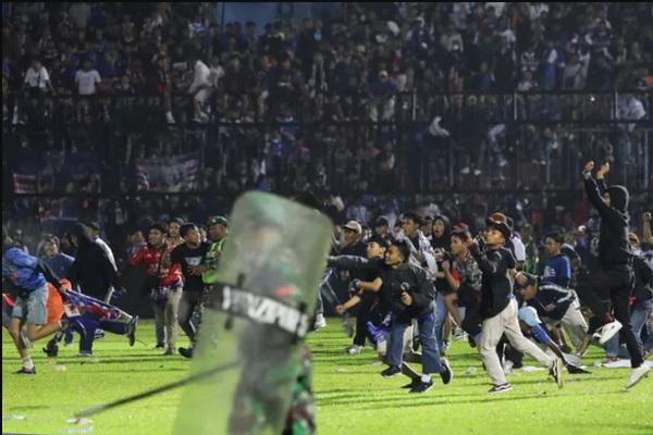 127 Orang Tewas, Daftar Sanksi FIFA Akibat Tragedi Kanjuruhan Arema FC vs Persebaya