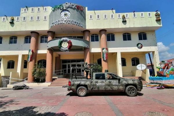 Walikota San Miguel Totolapan, Conrado Mendoza termasuk di antara 18 orang yang ditembak mati oleh penyerang bersenjata di balaikota (FOTO: mexiconewsdaily.com) 