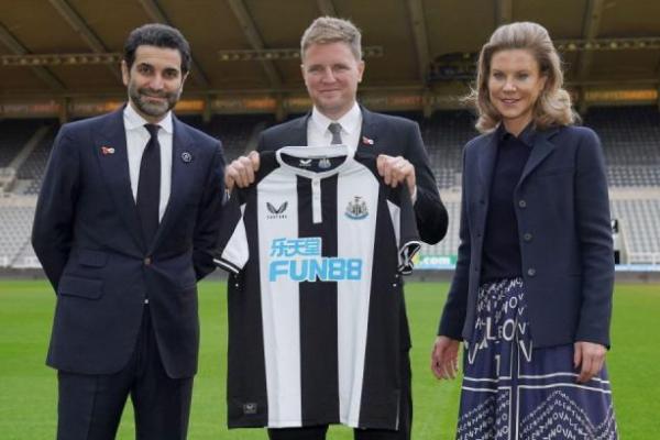 Eddie Howe : Newcastle Menandingi Manchester United di Masa Depan