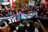 Oposisi dan Ribuan Orang Memprotes Kenaikan Harga di Jalanan Paris