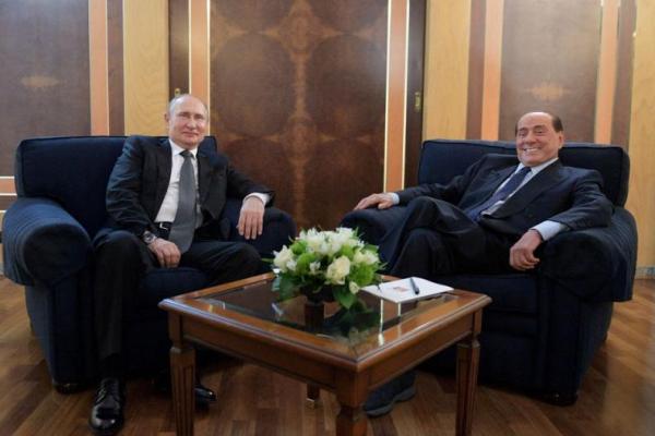 Mengaku Akrab, Mantan PM Italia Masih Bertukar Surat dan Vodka dengan Putin