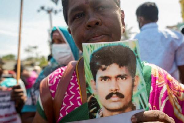 Warga Sri Lanka Mencari Kerabat yang Hilang dalam Perang Saudara