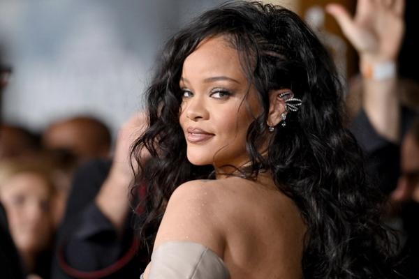 Demi Memperluas Bisnis Baru, Rihanna Mundur sebagai CEO Savage X Fenty