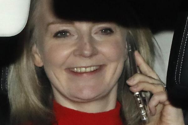 Telepon Pribadi Liz Truss Diretas Saat Dia Menjadi Menteri Luar Negeri